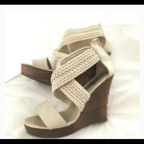 Sold- Charles Albert gold zip woven wedge sandals - Picture 13 of 13